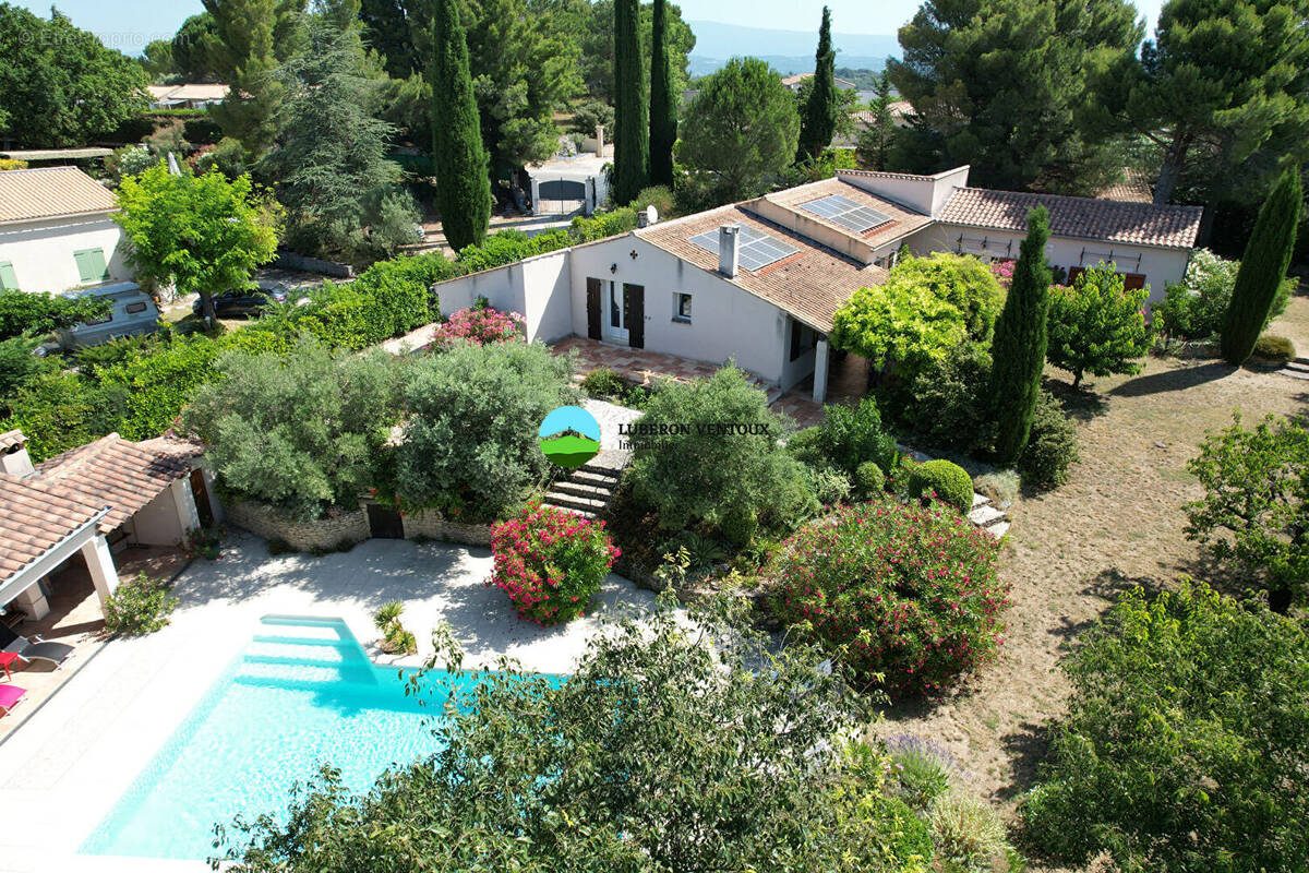 Maison à LA ROQUE-SUR-PERNES