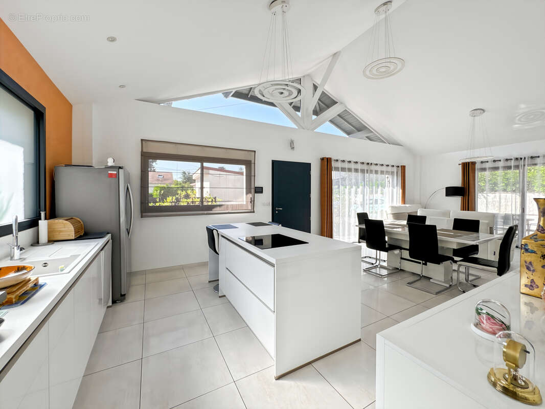 Maison à COLLONGES-AU-MONT-D&#039;OR