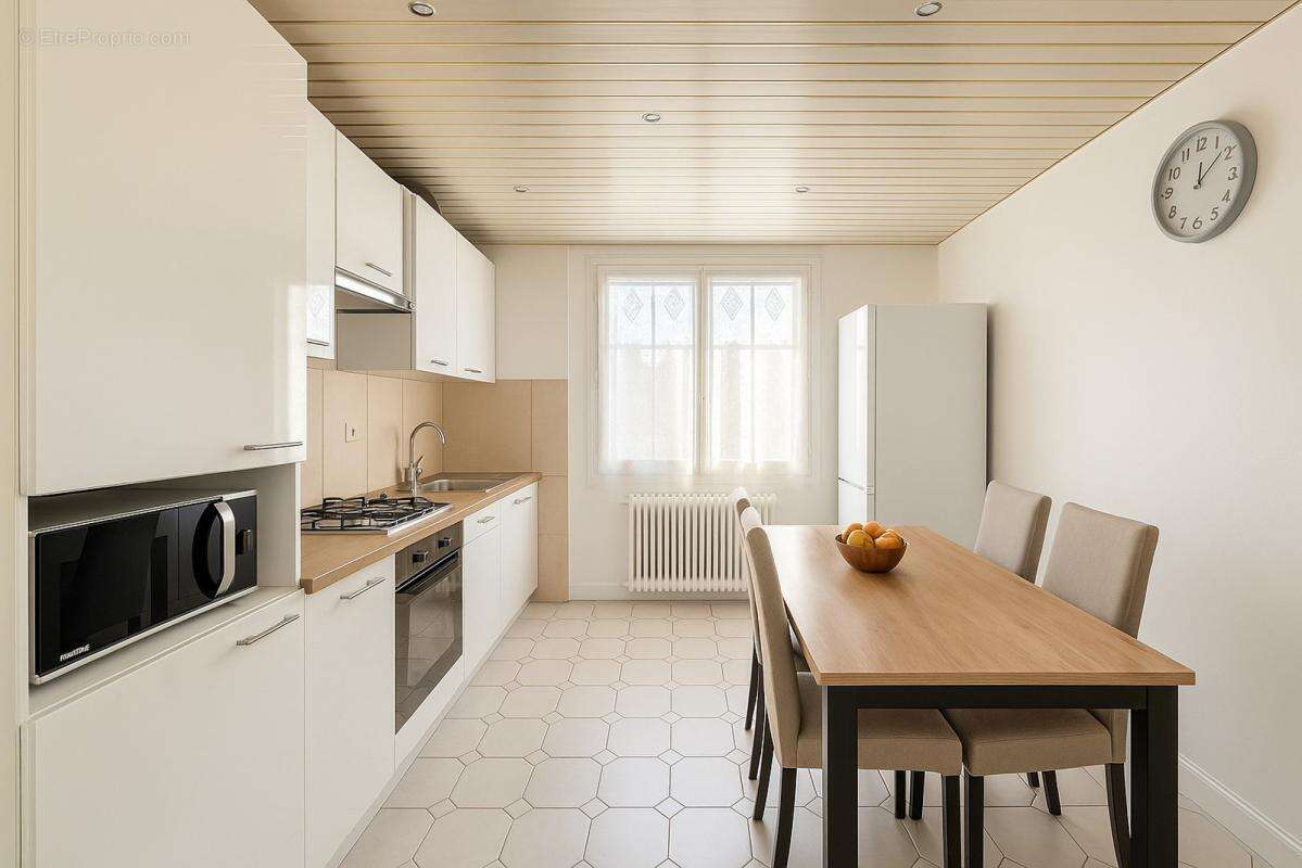 Appartement à LES PAVILLONS-SOUS-BOIS