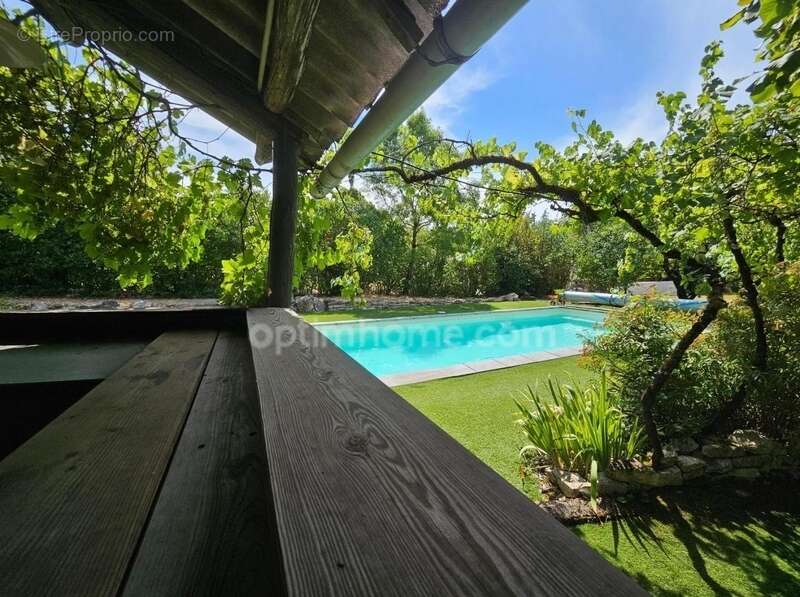 Magnifique maison rénovée de 157 m² avec piscine et garage – RUELLE SUR TOUVRE (16) - photo 11