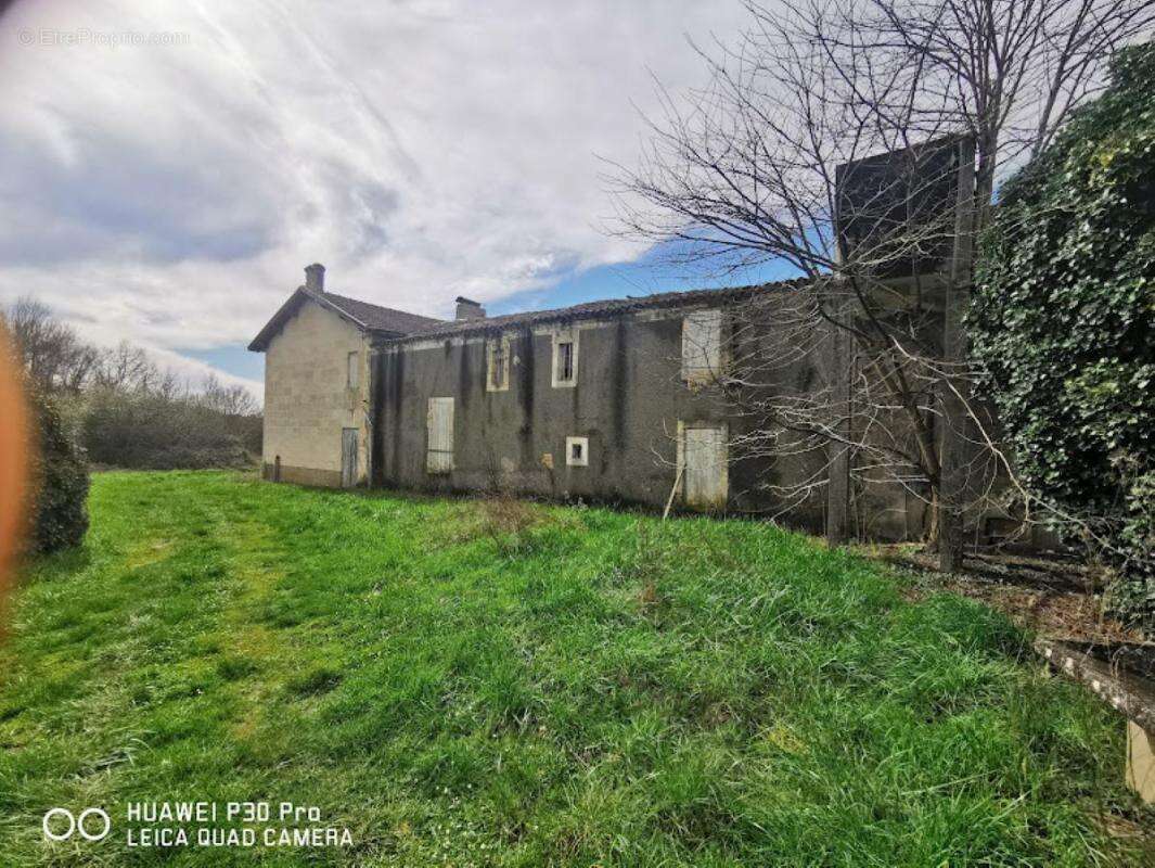 Maison à VILLEGOUGE