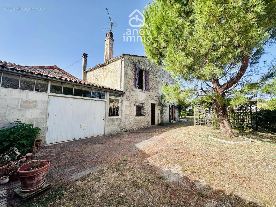 Maison à CHATEAUNEUF-SUR-CHARENTE