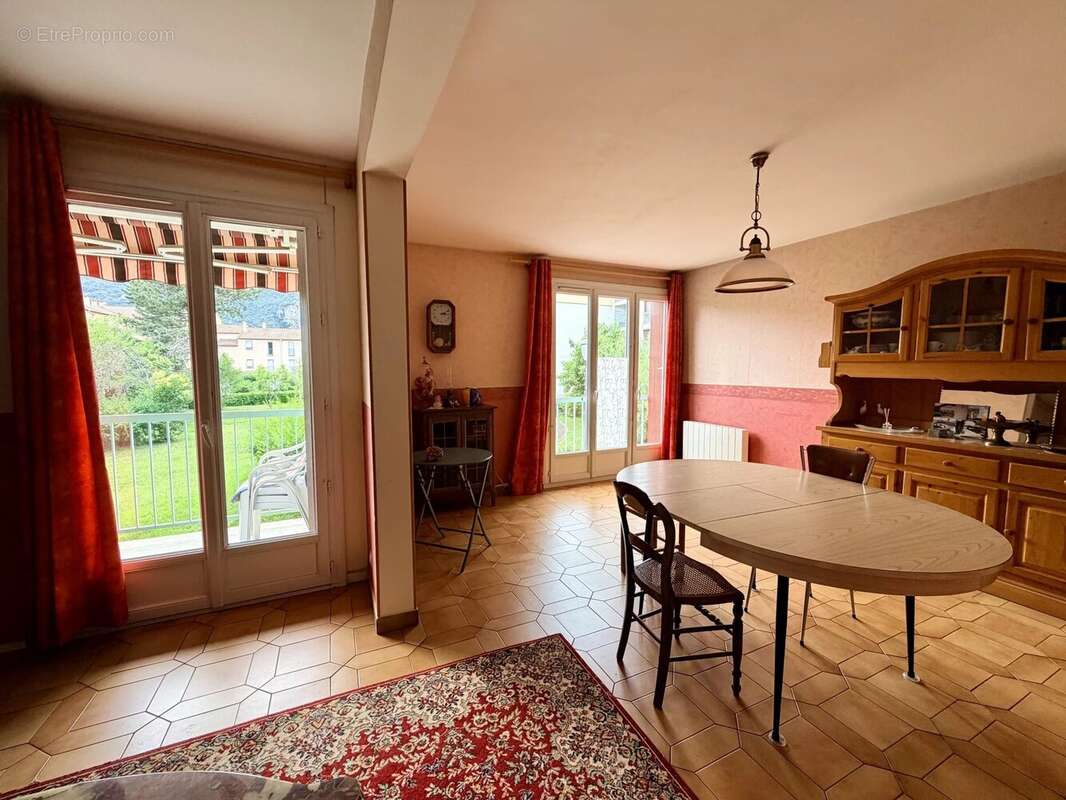 Appartement à GUILHERAND-GRANGES