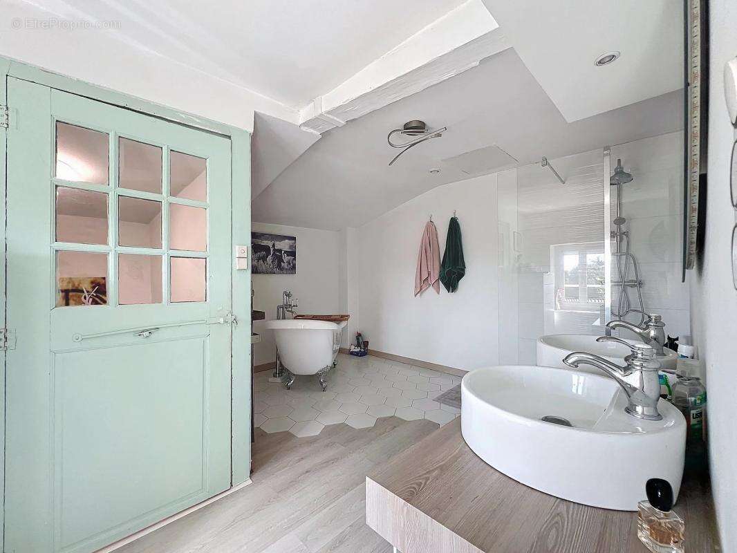 Maison à OYTIER-SAINT-OBLAS