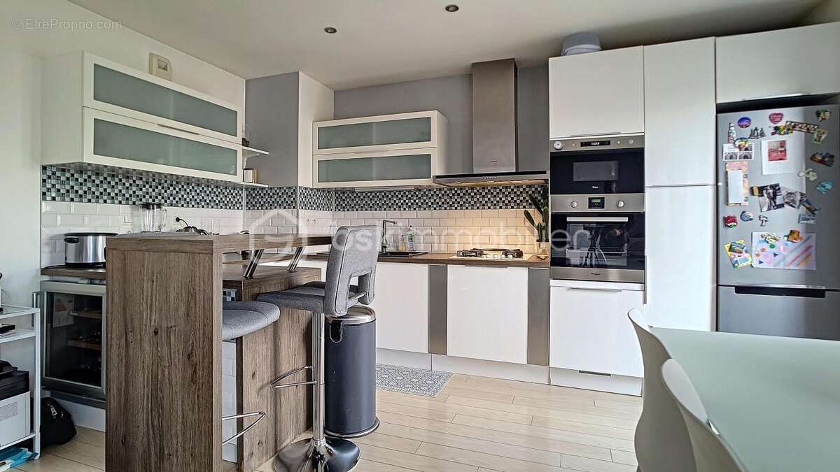 Appartement à LES PAVILLONS-SOUS-BOIS