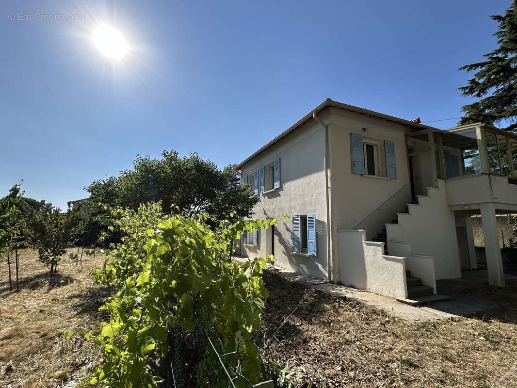 maison 4 chbres sur 1004 m² et dépendances - photo 2