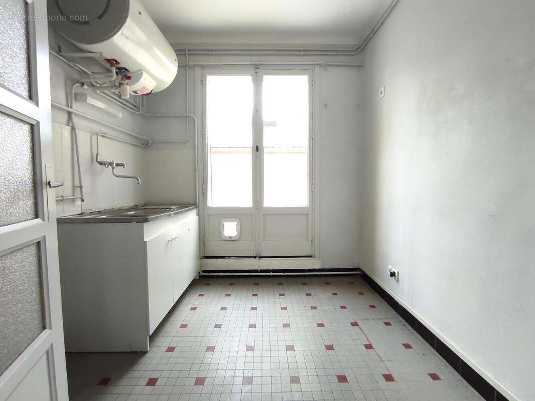   - Appartement à LYON-7E