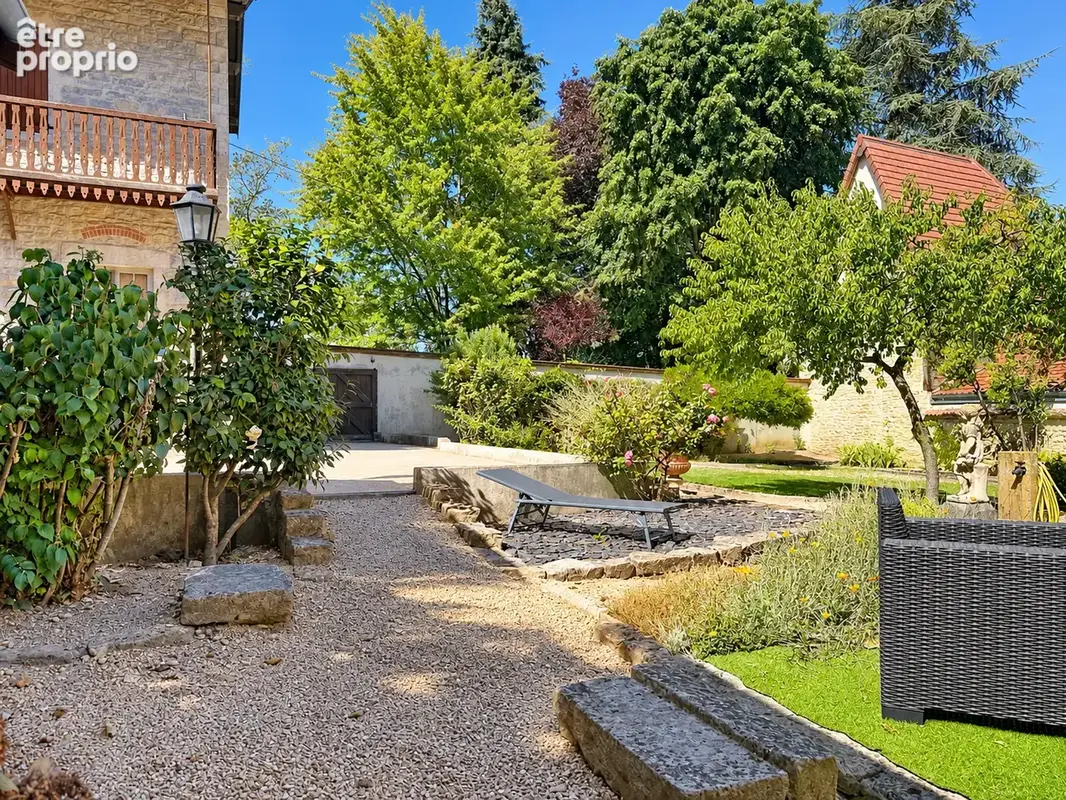 BOURG-EN-BRESSE - Propriété de caractère du XIXe siècle avec ascenseur, jardin et appartement indépendant - photo 23
