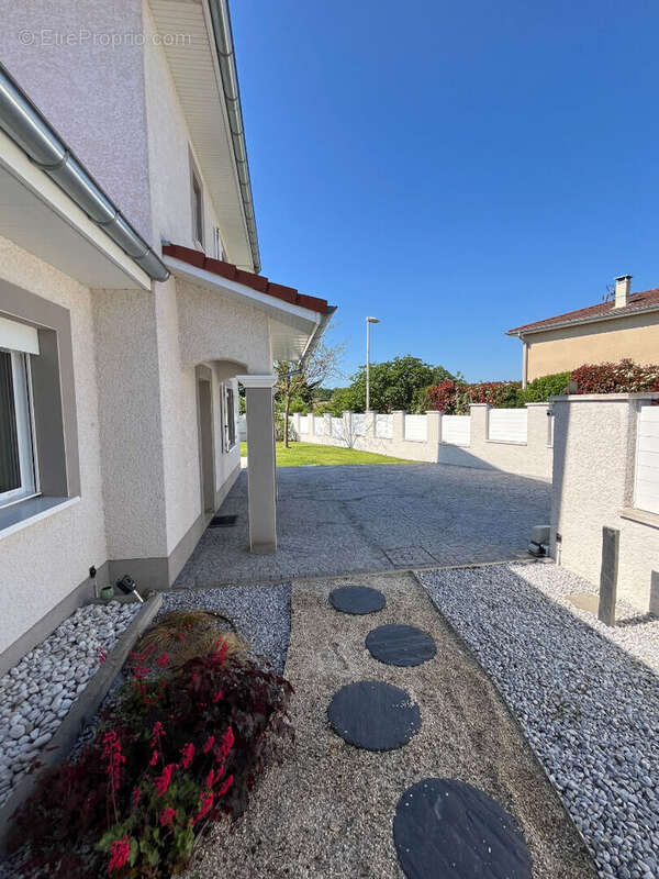 Maison à CHARVIEU-CHAVAGNEUX