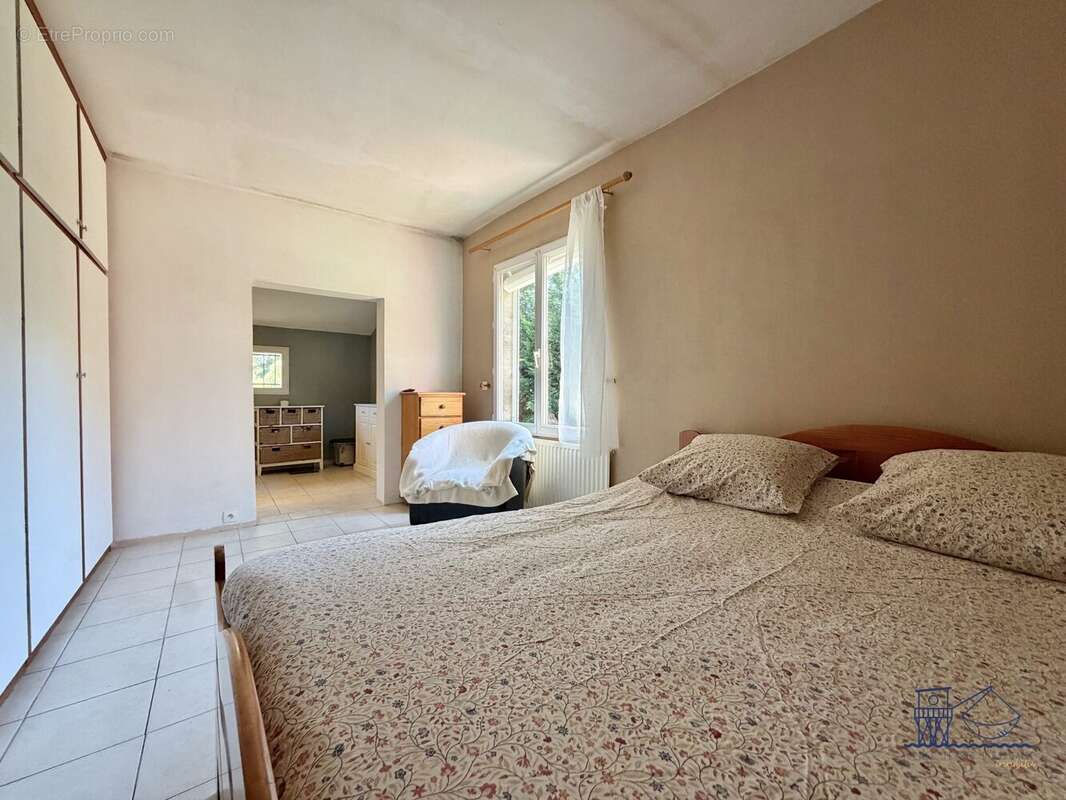 Maison à SAINT-BONNET-SUR-GIRONDE