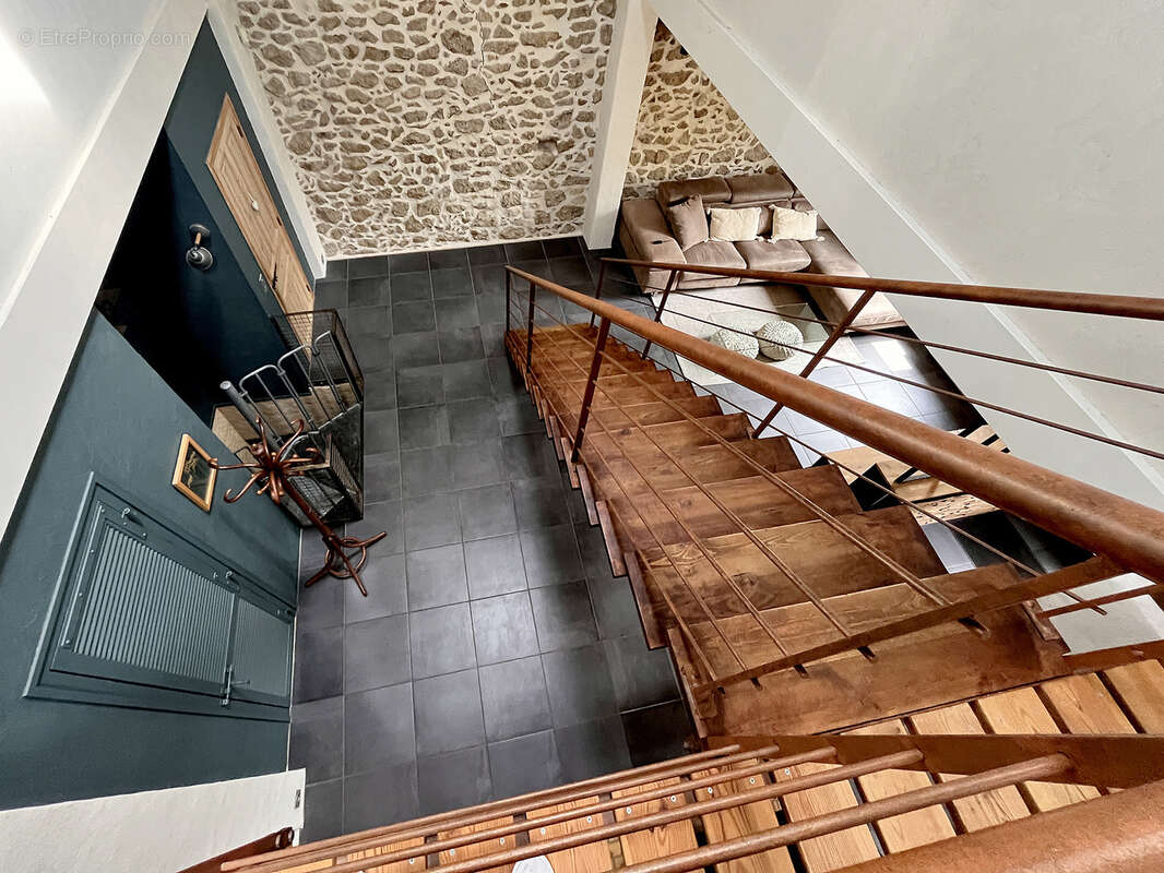 207 m2 au coeur du village avec terrasse et garage - photo 13