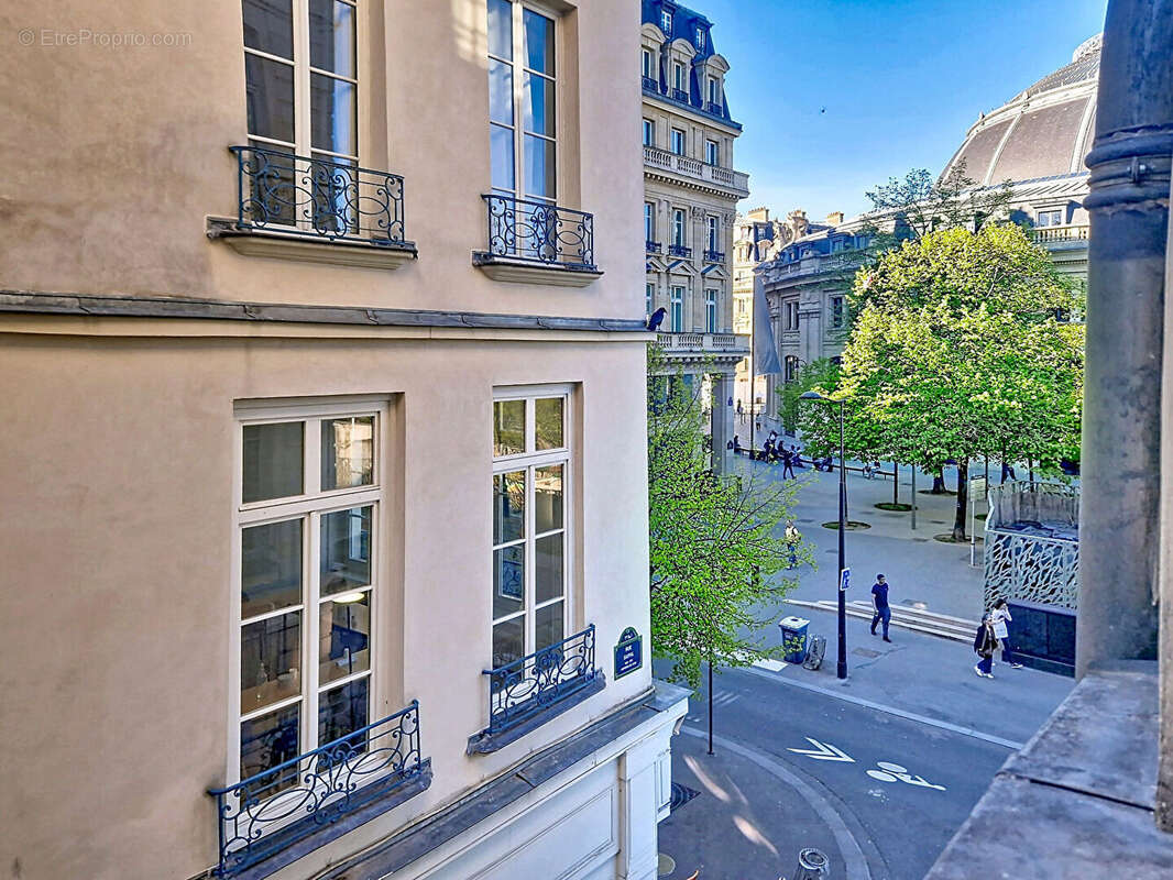 Appartement à PARIS-1E