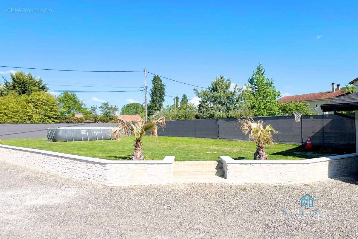 Maison à SAINT-SIMEON-DE-BRESSIEUX