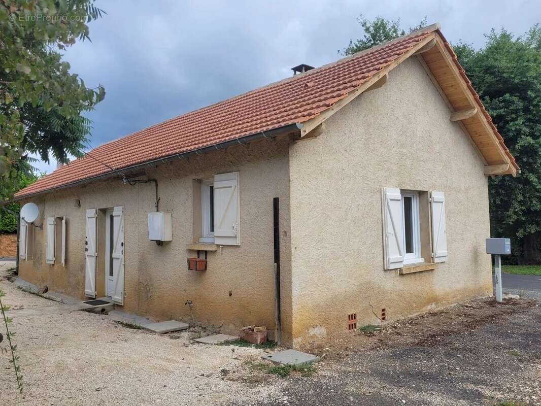 Maison de plain-pied avec terrain de près de 1500 m² - photo 2