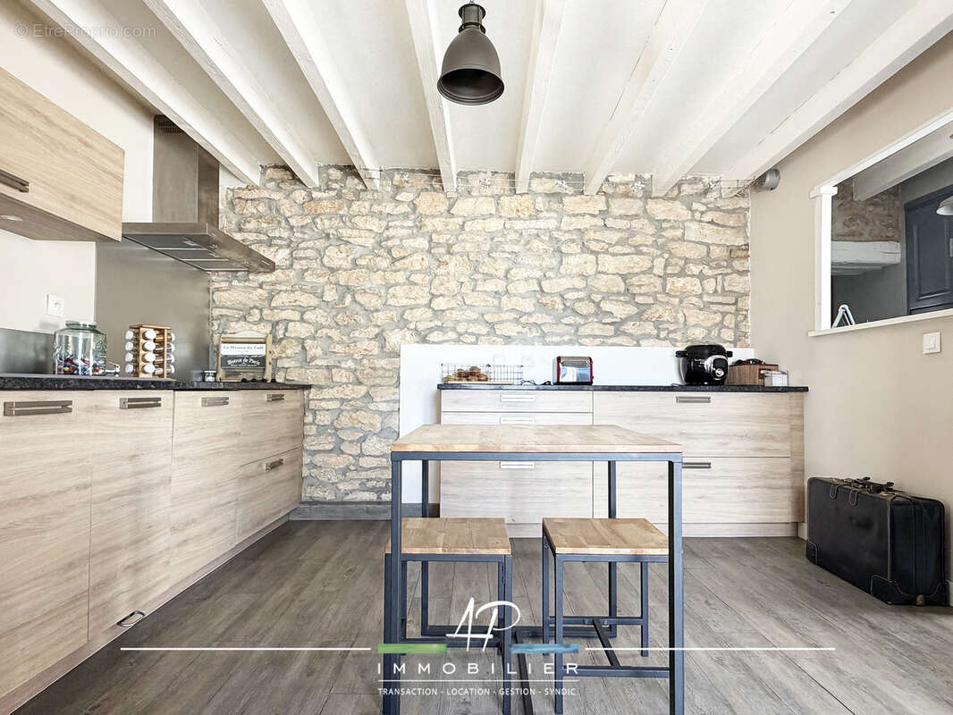 Maison ancienne rénovée avec soin - Charme et confort au rendez-vous - photo 4