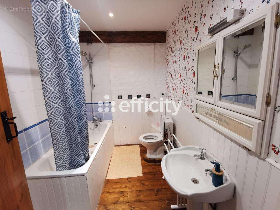 Maison à SAINT-SEVER-CALVADOS