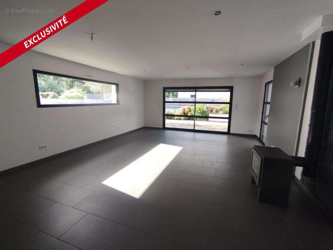 Maison à LA TRINITE-SURZUR