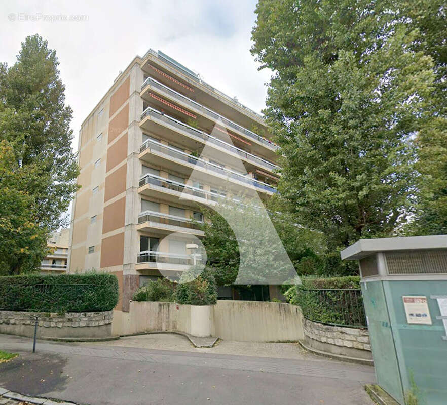 Parking à LES LILAS