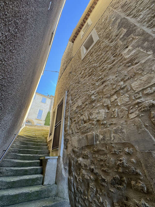 Maison à MENERBES