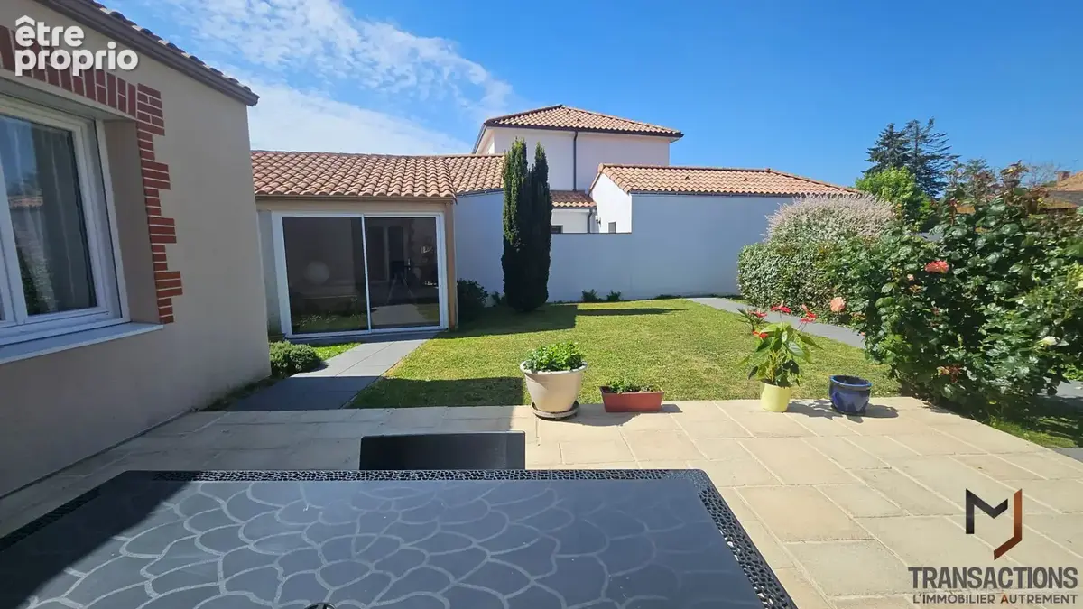 Maison Plain Pied 4 Chambres  + bureau - Bourg de Saint Hilaire De Chaléons - photo 8