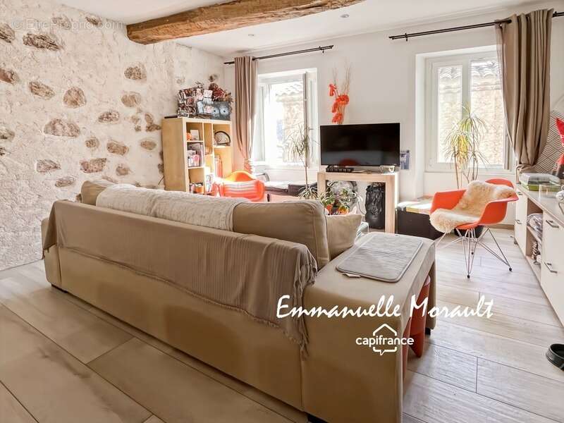 Appartement à BAGNOLS-EN-FORET