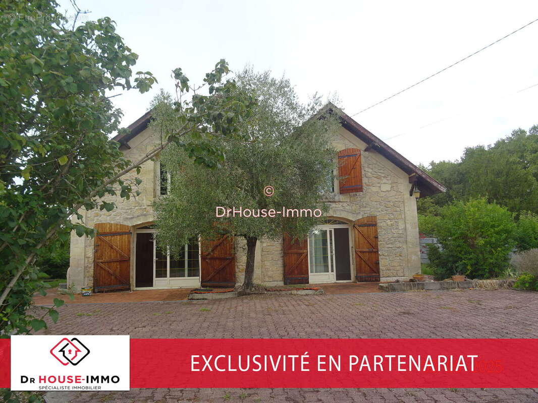 Maison à SAINT-YZAN-DE-SOUDIAC