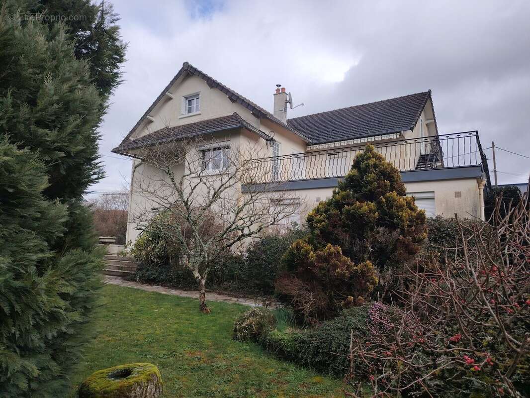 Commerce à BUSSIERE-DUNOISE