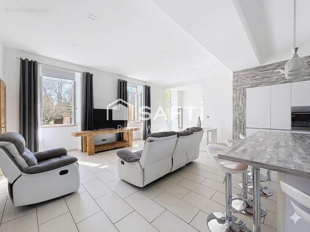 Maison 240 m² à Gluiras  - photo 4