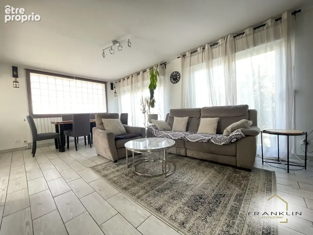 Tremblay-en-France, Pavillon traditionnel édifié sur un rez-de-jardin - 3 chambres - 402 m2 de terrain - photo 3