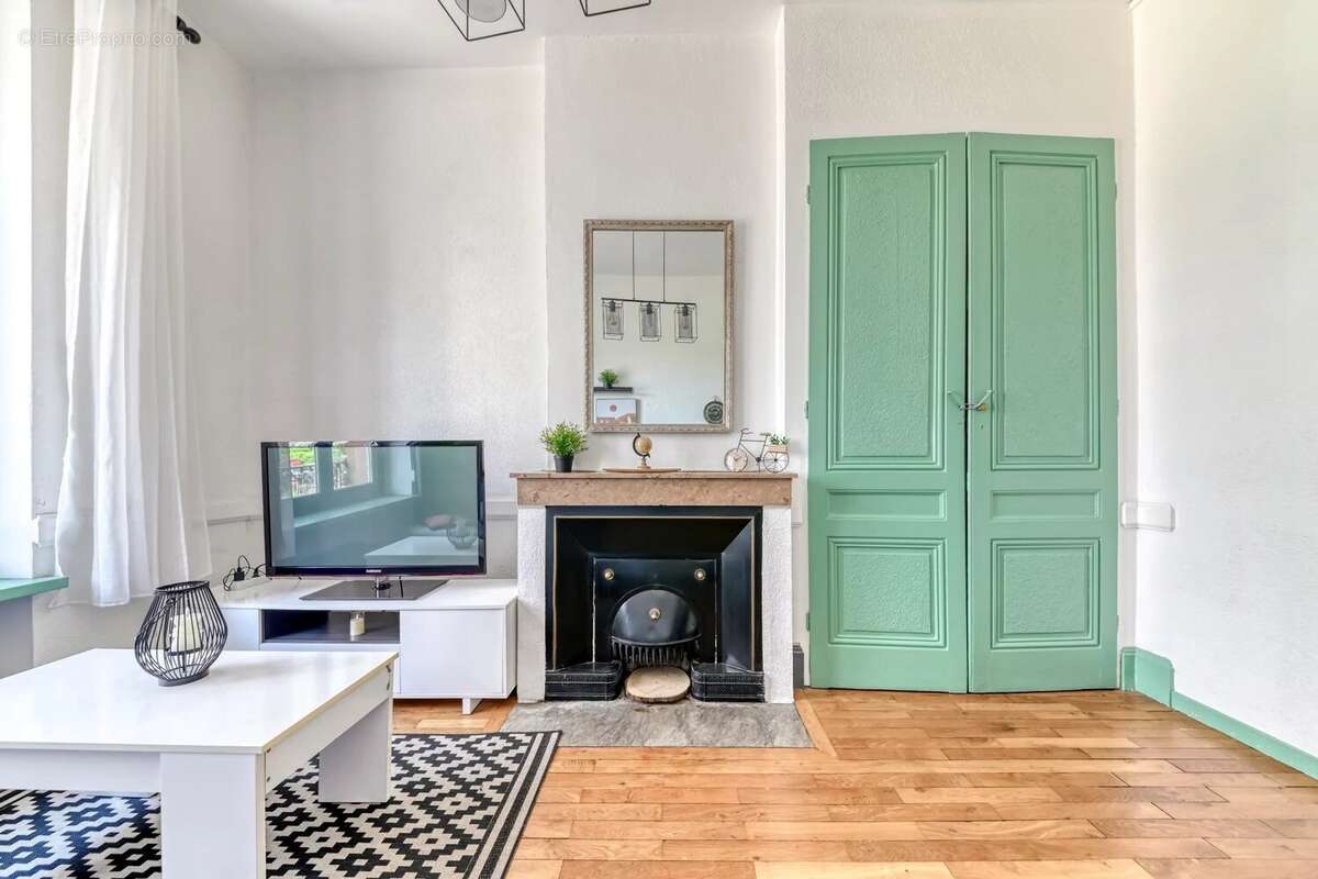 T2 bis villeurbanne – 45,47 m² – rénové – cachet de l’ancien - photo 3