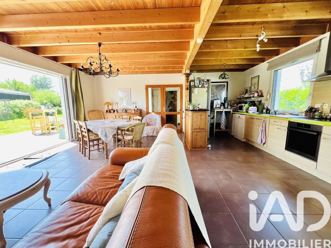 Maison 129 m² à Kermaria-Sulard  - photo 2