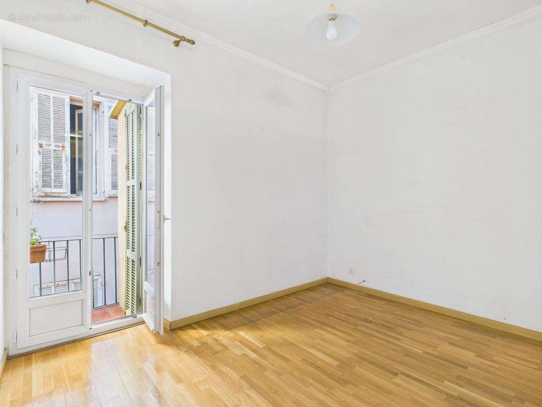 F3 a vendre rue fesch ajaccio - photo 2