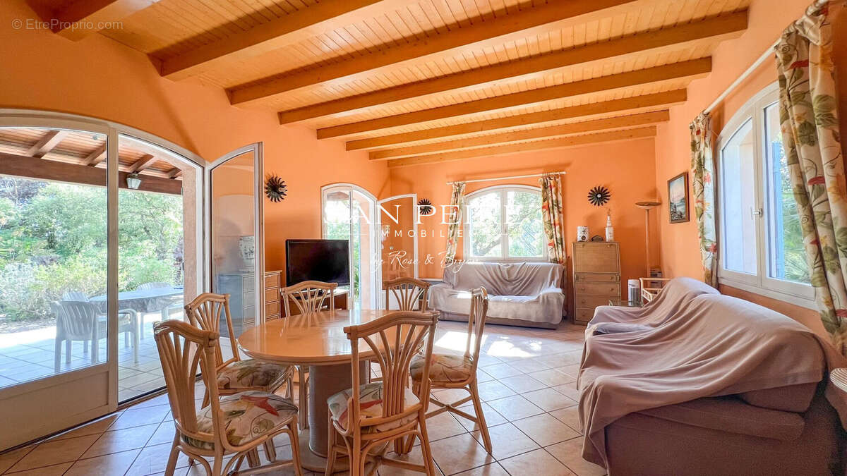 Maison à LES ISSAMBRES
