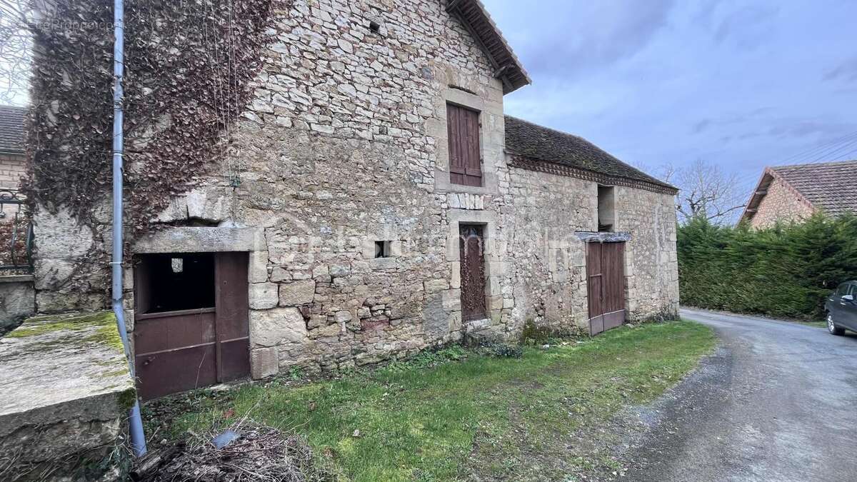 Grange en pierre a magnifier, 150m² au sol - photo 2
