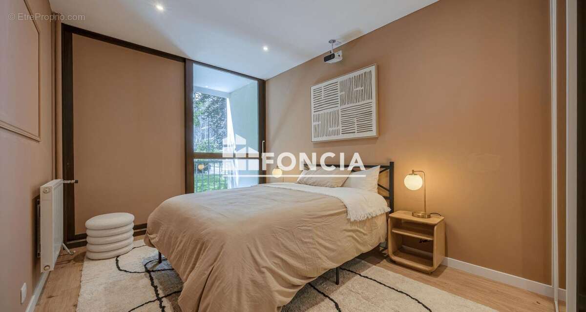 T4 rénové avec grand balcon, vue espaces verts et montagnes, cave et garage possible - photo 6