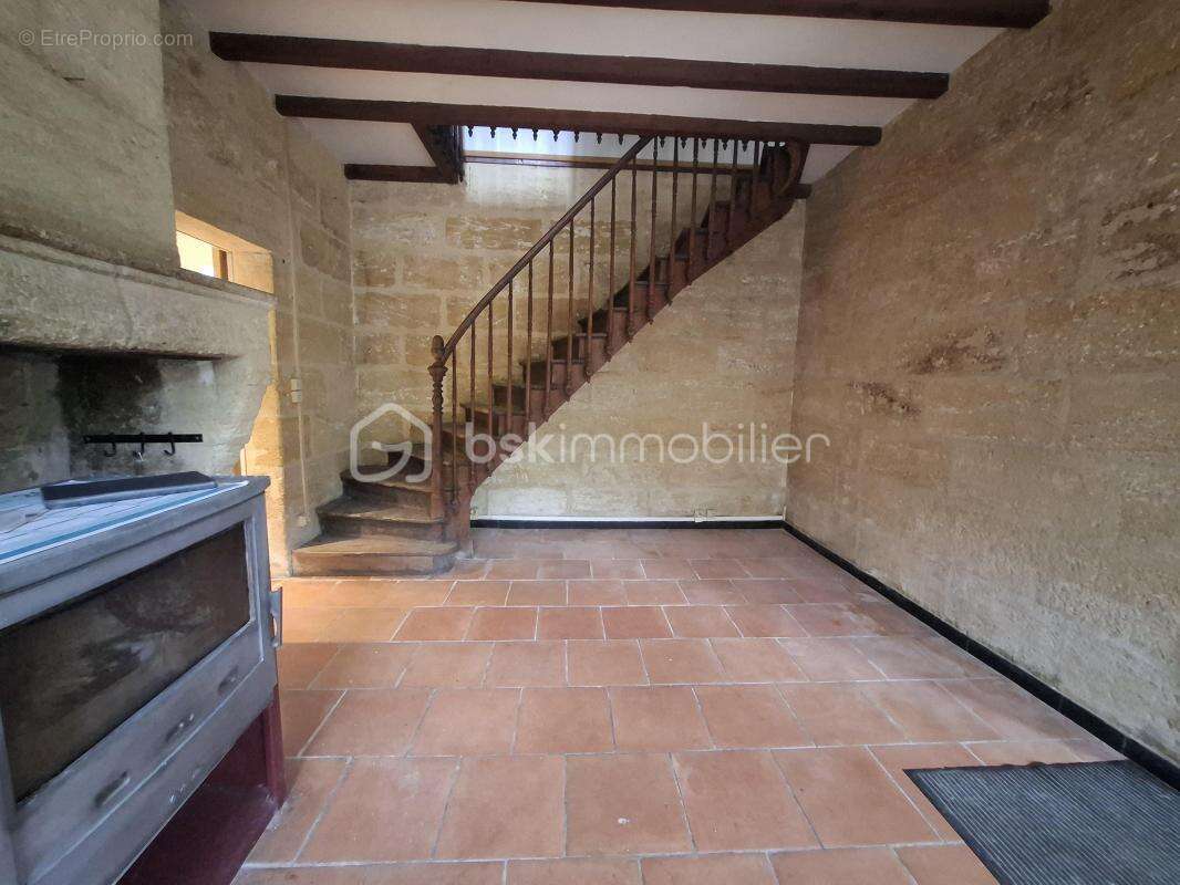 Maison en pierre d’environ 182 m²  Terrain d’environ 2 250 m²    33350 SAINT-GENÈS-DE-CASTILLON - photo 4
