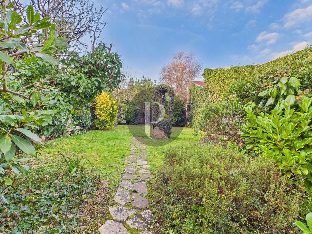 Maison à VERRIERES-LE-BUISSON