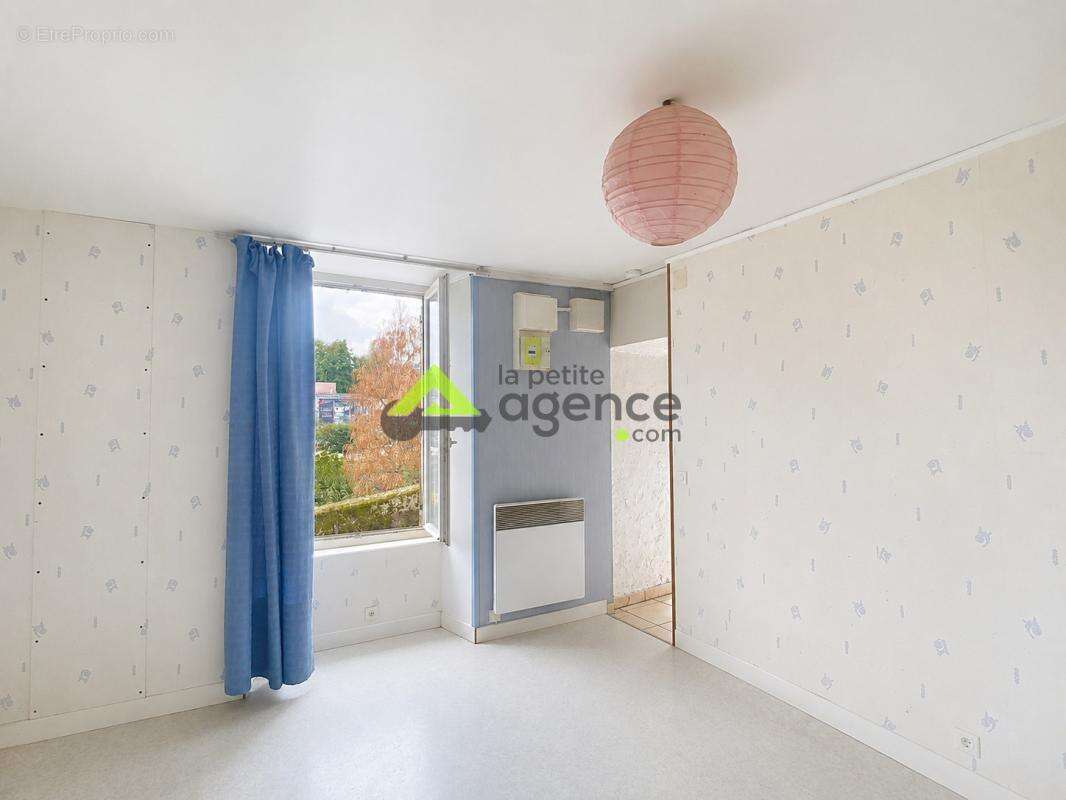 Aubusson   T2 de 35 m2 en rez-de-chaussée   Proche commerces - photo 3