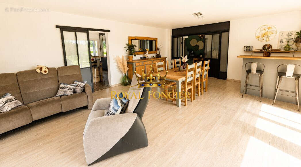 Maison 185 m² à Barrou  - photo 5