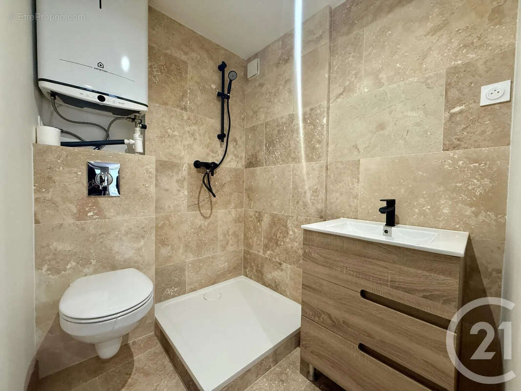 Autre à FONTAINEBLEAU