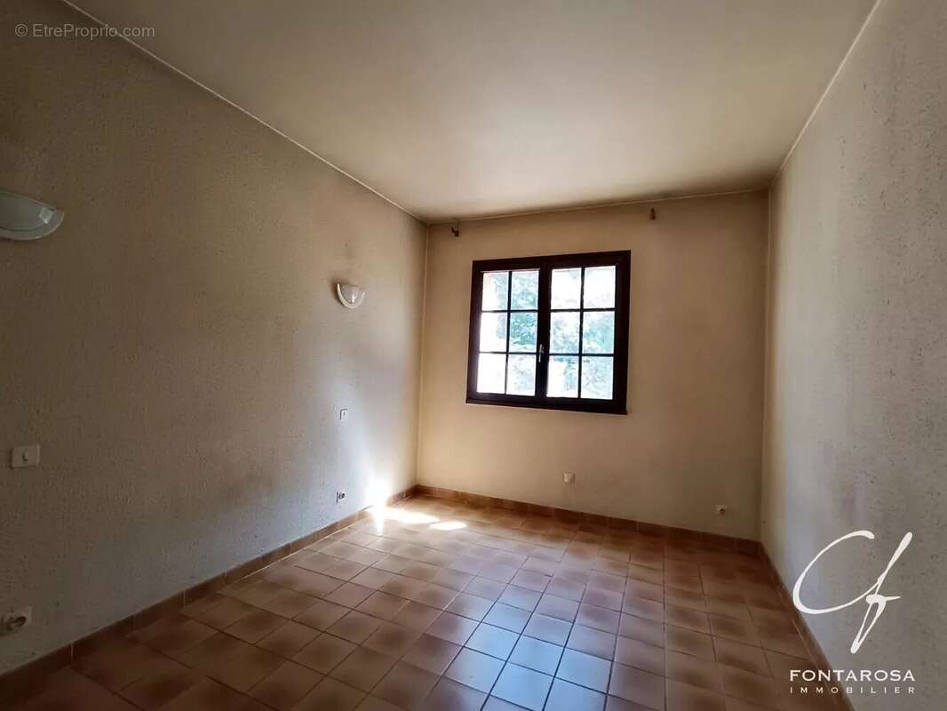 Appartement à SAINT-PAUL-EN-FORET