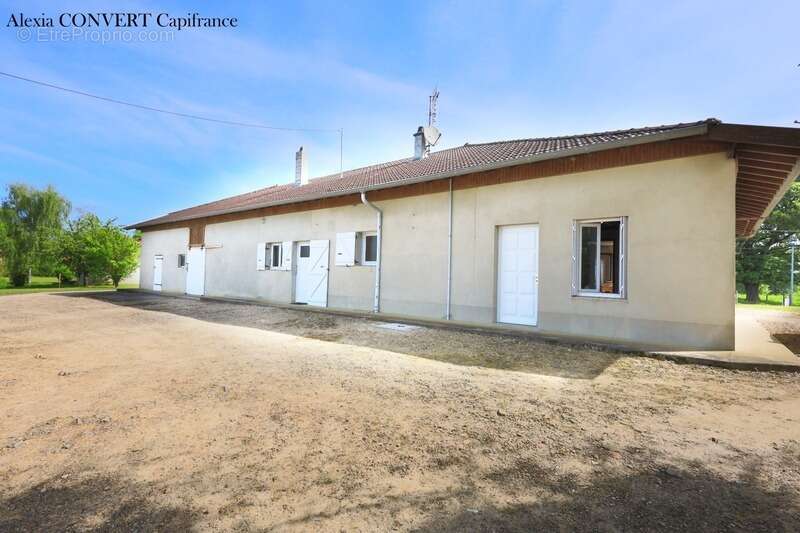 Ferme à vendre 4 pièces 133m², beau potentiel SAINT JULIEN SUR REYSSOUZE (01) - photo 8