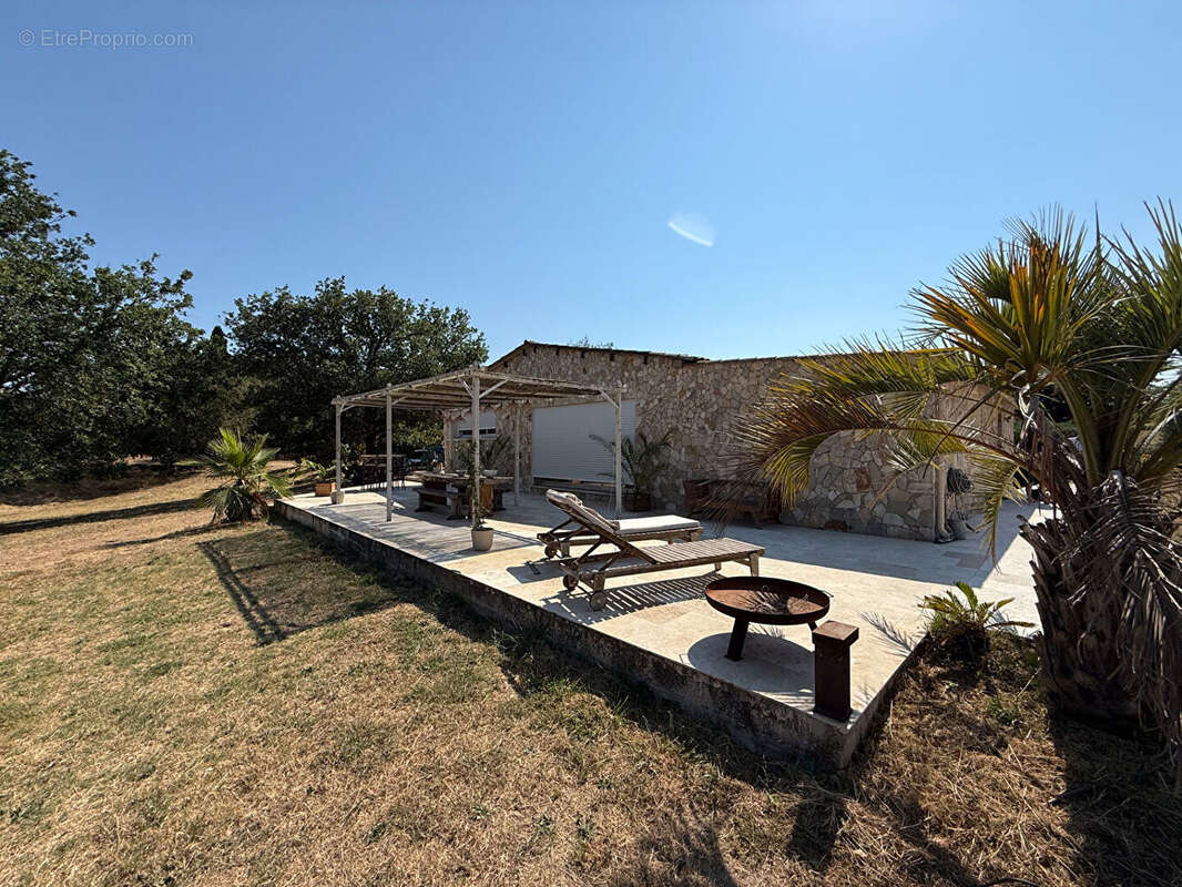 Villa Roquebrune Sur Argens 4 pièce(s) 150 m2 - photo 2
