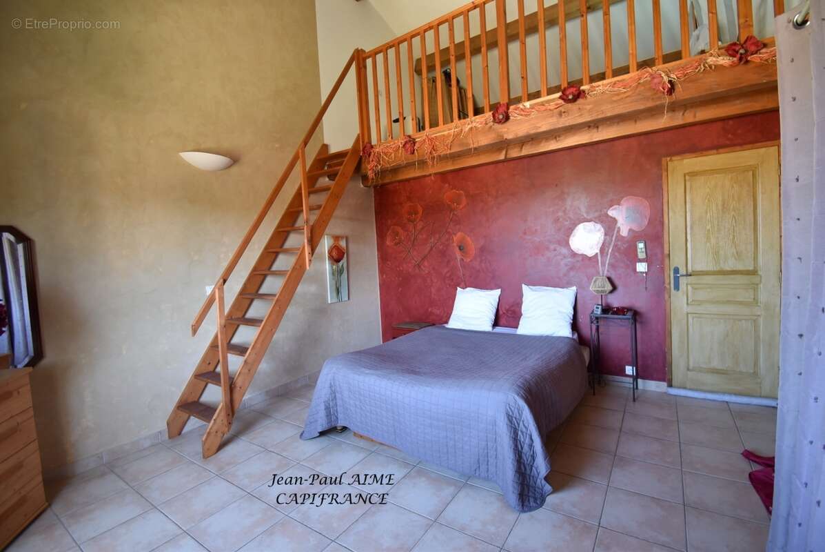 BARJAC – Une propriété de 210 m2 dont un appartement de 70 m2 avec panorama sur les Cévennes, à quelques pas du cœur du village - photo 6