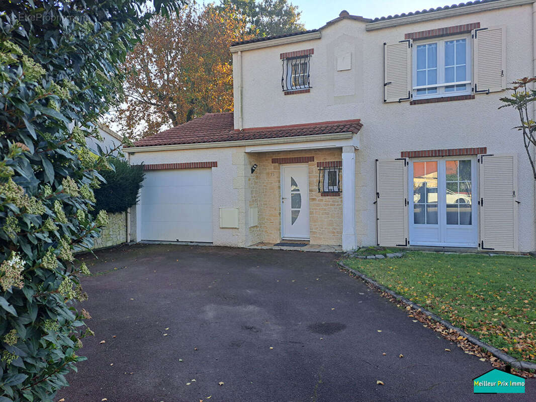 Maison à LA CHEVROLIERE