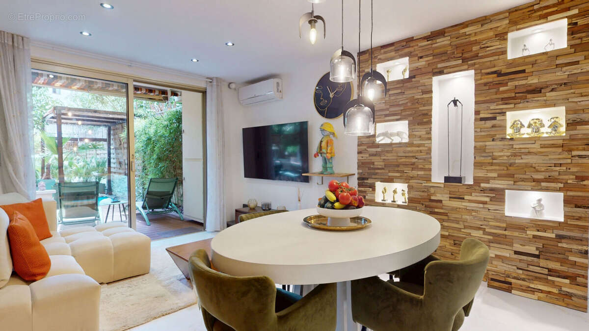 Appartement à SAINT-LAURENT-DU-VAR