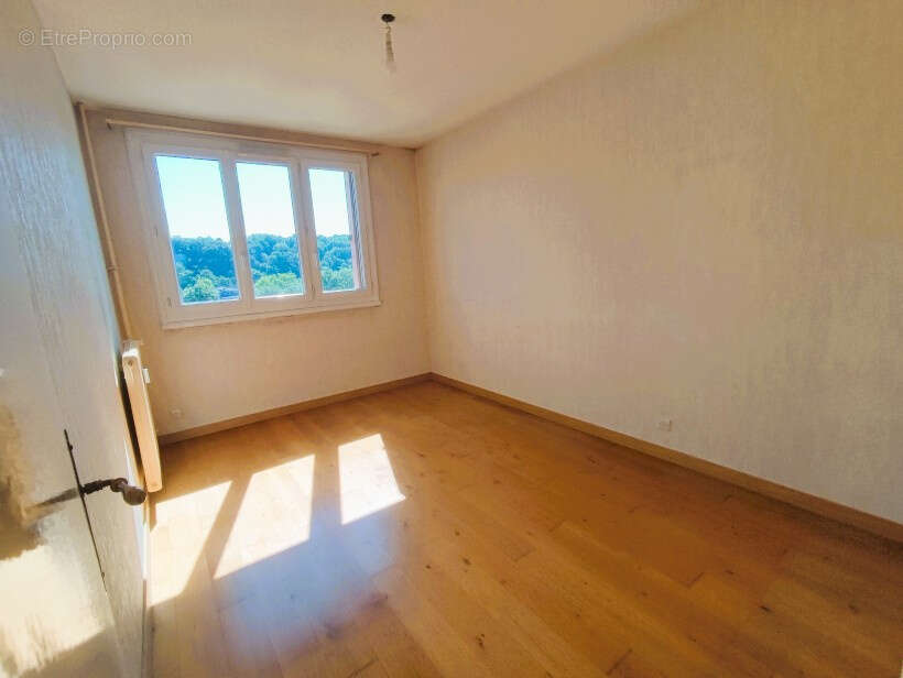 VICHY Appartement T3bis - Garage - Balcon - photo 6