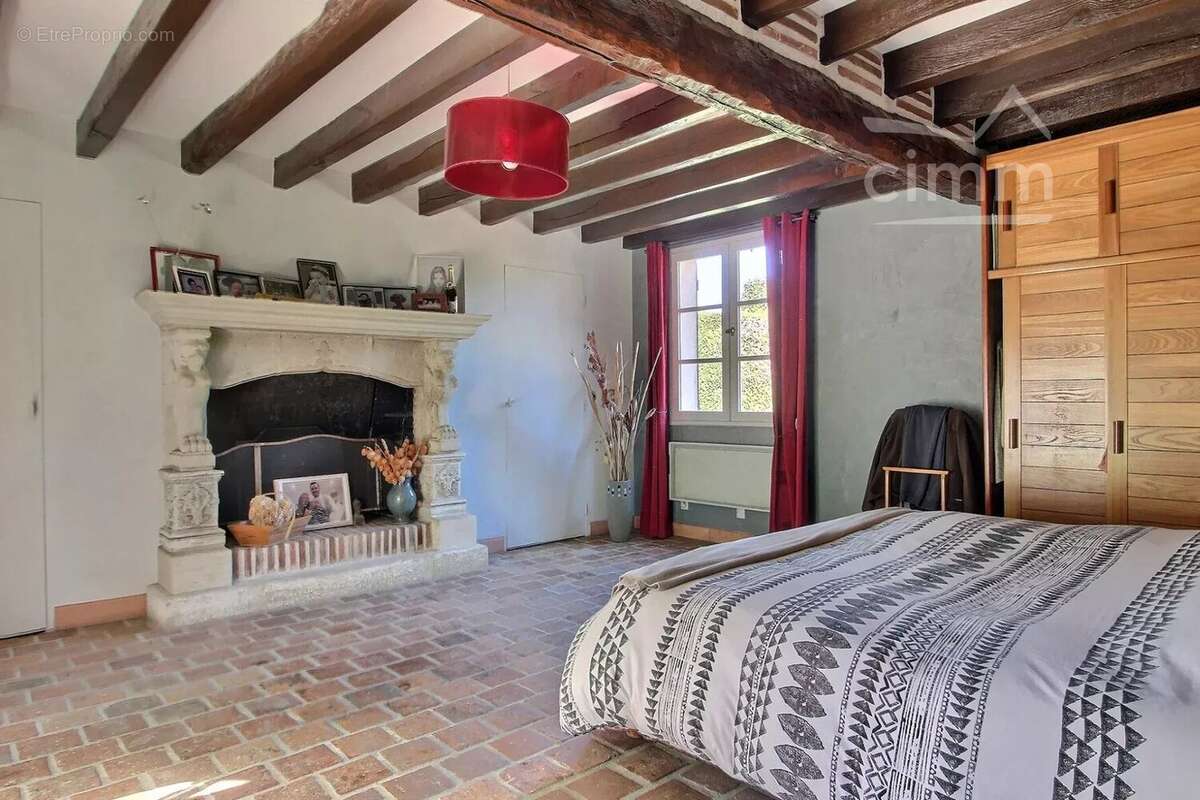 Maison à SAINT-ELOY-DE-GY