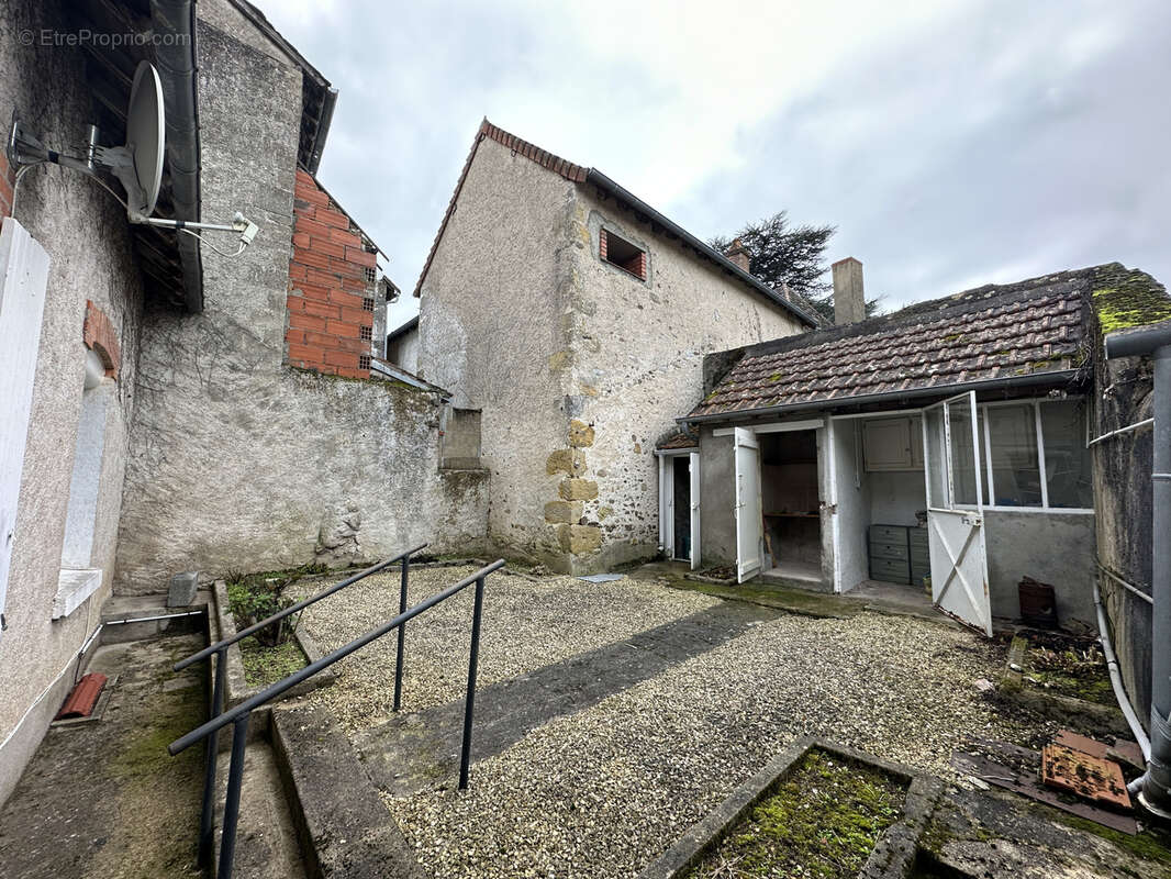 Maison à BRIGUEIL-LE-CHANTRE