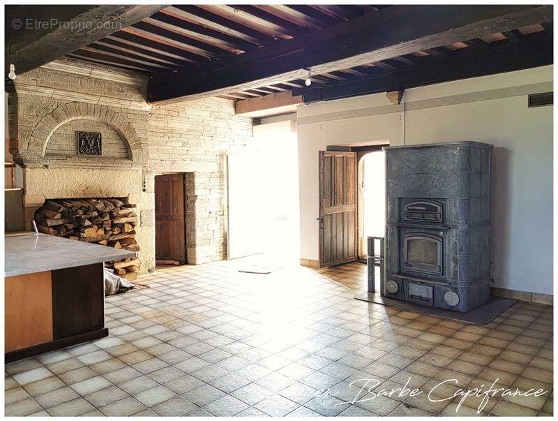 Maison à NEANT-SUR-YVEL